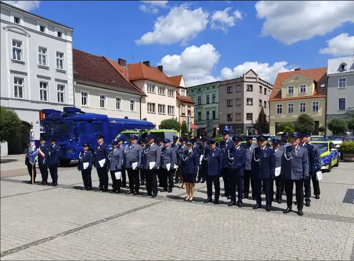 Powiatowe obchody Święta Policji w Krotoszynie – awanse i wyróżnienia dla funkcjonariuszy