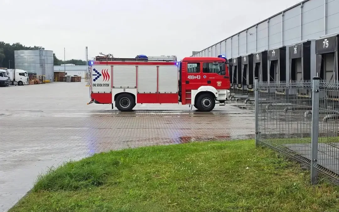 Pompowanie wody na ul. Ostrowskiej w Krotoszynie – interwencja strażaków