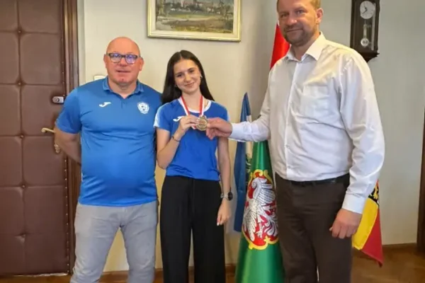 Mistrzyni Polski U18 w biegu na 1500 m spotkała się z burmistrzem