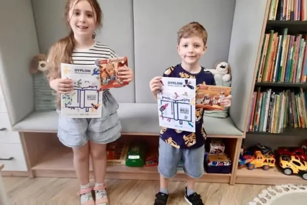 Kolejne sukcesy w akcji „Mała książka – wielki człowiek” w bibliotece w Zdunach