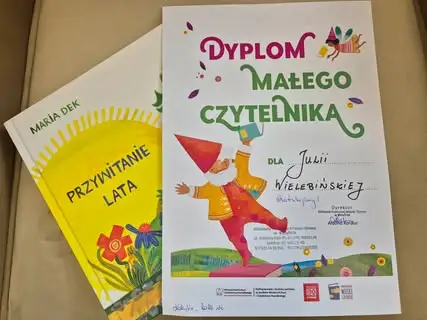 Wakacyjne czytanie z biblioteką w Kobylinie – nagrody dla małych klubowiczów