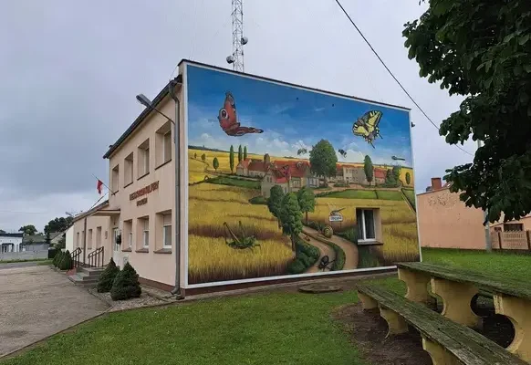 Mural w Gorzupi – historia opowiedziana na ścianie Wiejskiego Domu Kultury
