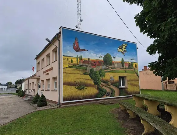 Mural w Gorzupi – historia opowiedziana na ścianie Wiejskiego Domu Kultury