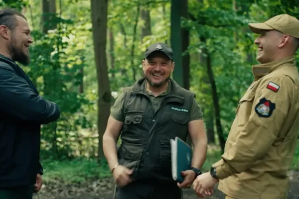 Strażak, leśnik i rugbysta w jednym filmie o ekologii – kampania w powiecie jarocińskim