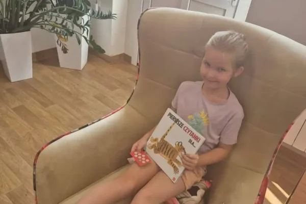 Mała książka – wielki człowiek: Aleksandra Kryś dołączyła do czytelników w Kobylinie