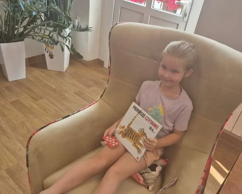 Mała książka – wielki człowiek: Aleksandra Kryś dołączyła do czytelników w Kobylinie