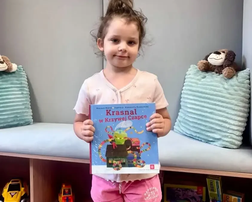 Hania, Olek i Ignacy świętują w bibliotece w Zdunach