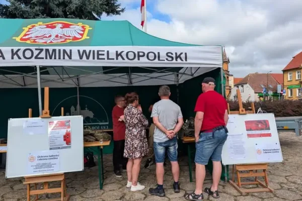 Strefa edukacyjna na koźmińskim rynku: nauka reagowania na alarmy i komunikaty ostrzegawcze