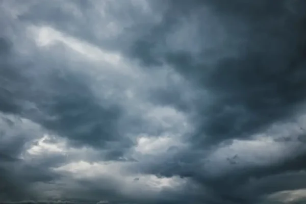 Ostrzeżenie meteorologiczne: silny deszcz i burze w regionie