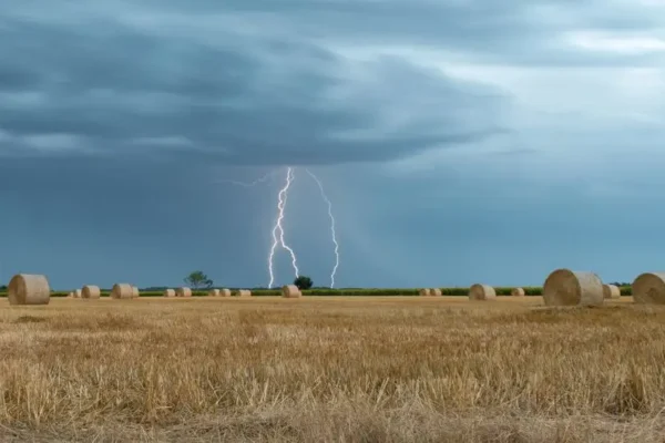 Ostrzeżenie IMGW: Burze z gradem w powiecie krotoszyńskim