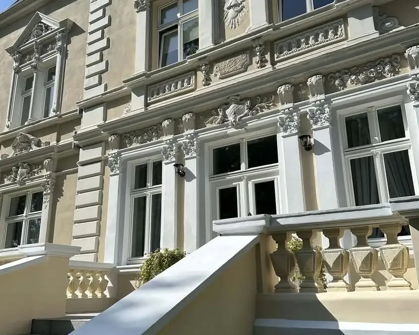 Odnowiony taras i altana przy sali ślubów w Koźminie Wlkp. – nowa sceneria dla ceremonii