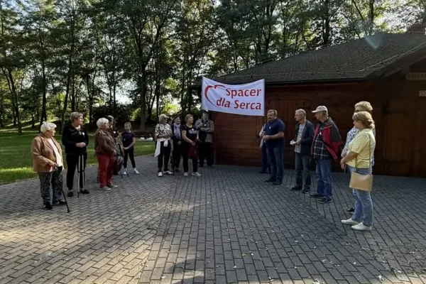 „Spacer dla serca” w Rozdrażewie – mieszkańcy zadbali o zdrowie i poznali historię gminy