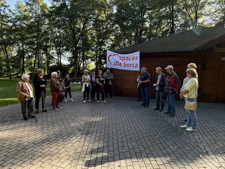 „Spacer dla serca” w Rozdrażewie – mieszkańcy zadbali o zdrowie i poznali historię gminy