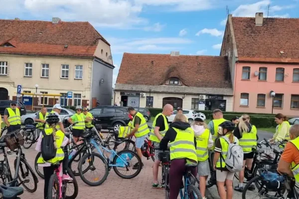 Rajd rowerowy Osiedla nr 3 „Sieniutowo” w Zdunach – 35 uczestników na trasie