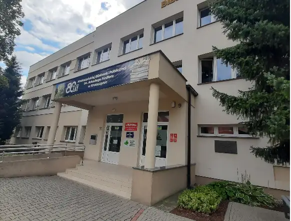 Krotoszyn inwestuje w retencję wody. Pod biblioteką powstaną podziemne zbiorniki na deszczówkę
