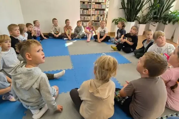 Przedszkolaki z Kobylina świętowały Dzień Głośnego Czytania w bibliotece