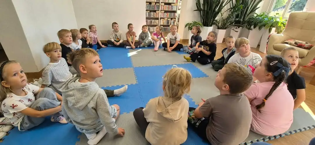 Przedszkolaki z Kobylina świętowały Dzień Głośnego Czytania w bibliotece