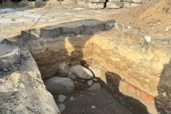 Archeolodzy odkryli fundamenty dawnego ratusza na rynku w Koźminie Wielkopolskim