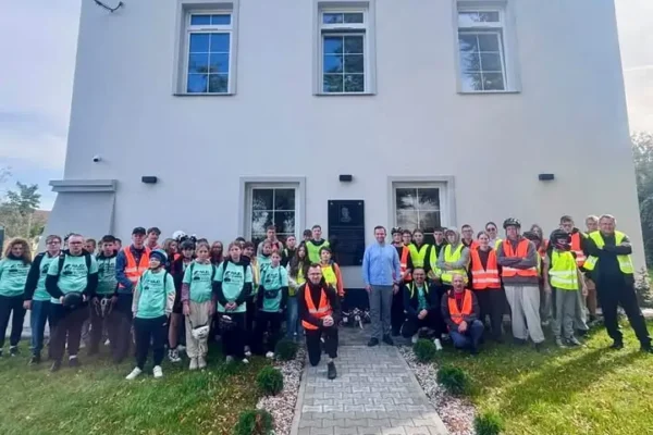 Młodzież z trzech szkół oddała hołd lokalnym bohaterom z gminy Zduny