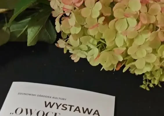 Wystawa „Owoce Dzikiej Śliwki” w Starej Kaflarni – ceramiczna podróż do świata wyobraźni