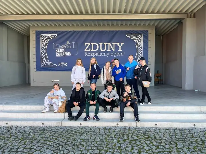 Uczniowie z Benic odkrywali tajniki ceramiki w Zdunach