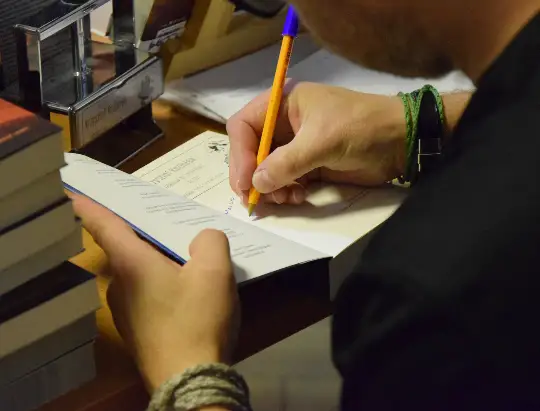 Krotoszyn: Spotkanie z Krzysztofem Koziołkiem w ramach projektu „Żywioł-owa biblioteka”