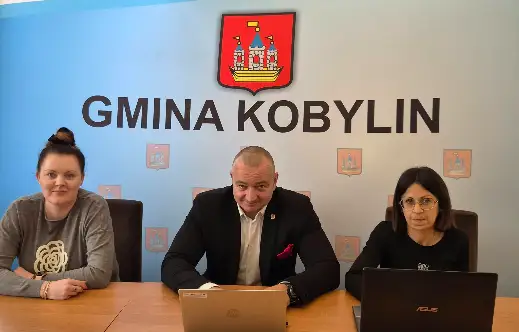 Kobylin inwestuje w hybrydowe oświetlenie. Nowe lampy na trzech ulicach