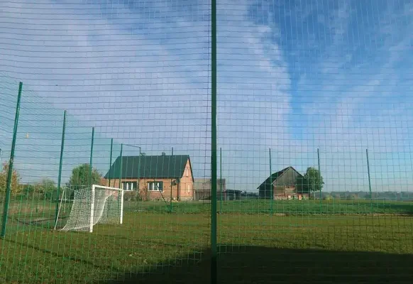 Nowe boisko w Roszkach oficjalnie otwarte