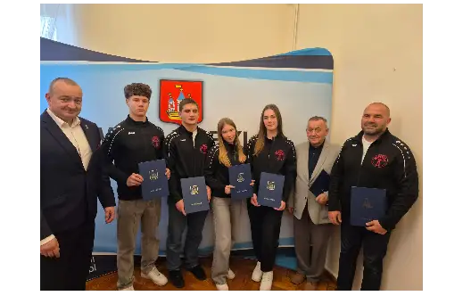 Sumocy z Kobylina nagrodzeni przez burmistrza za medale mistrzostw świata i Europy